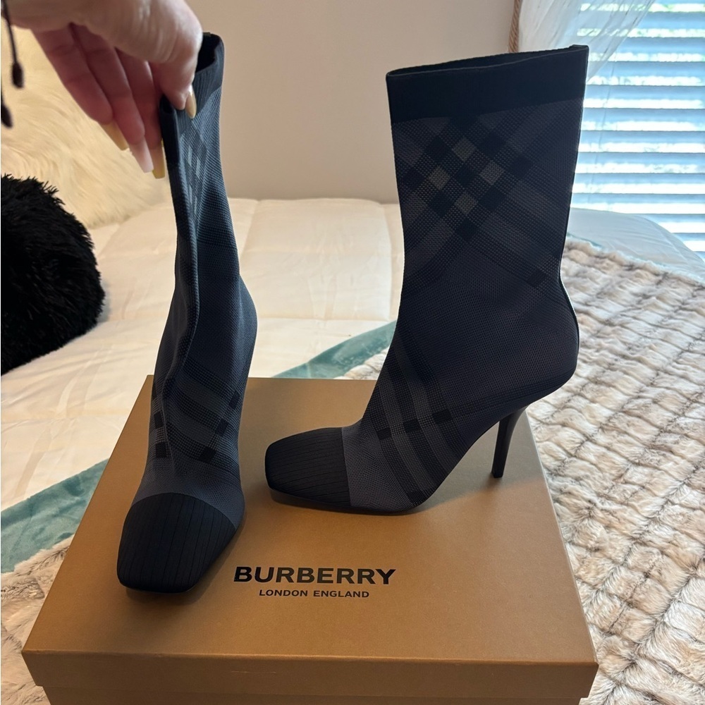 authentic Burberry dolman, booties in grey size 39.5 - Picture 6 of 9